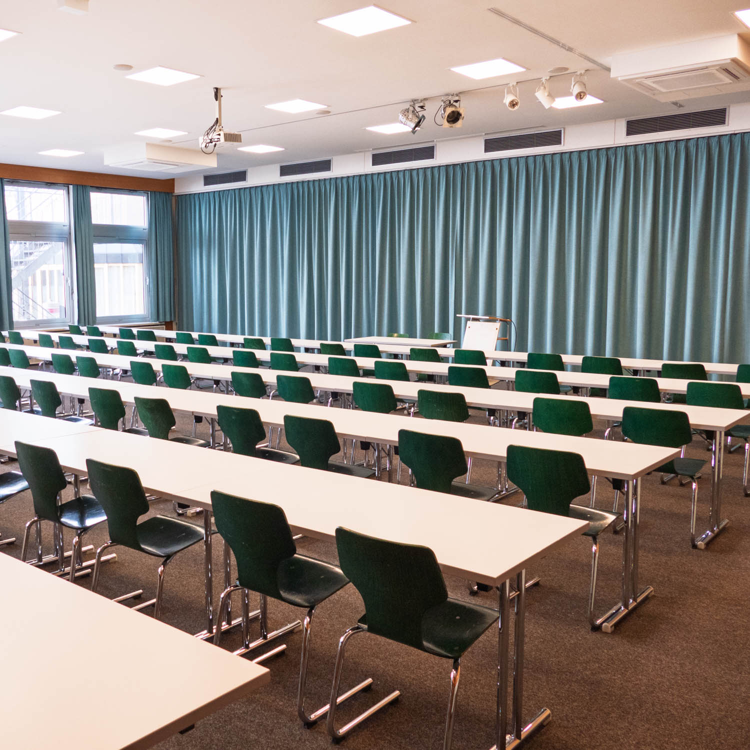Grosser_Saal_02